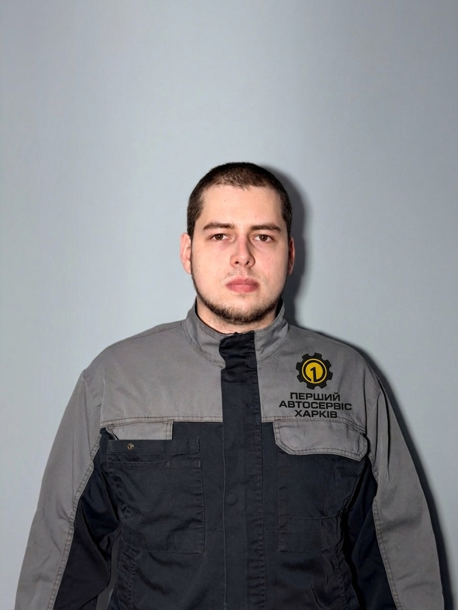 Рогоза Іван Олександрович  


Механік
